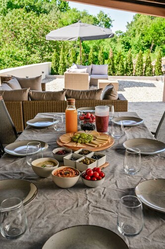 Villa Burra                                                                    .