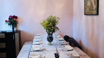 Comfort House, Mountain View | Ruang tamu | TV