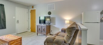 Cozy Youngstown Apartment w/ Central A/C + Heating