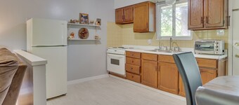 Cozy Youngstown Apartment w/ Central A/C + Heating