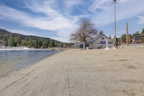 Beach - Pet-Friendly California Abode w/ Fenced-In Yard! (Crestline)