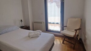 2 chambres, fer et planche à repasser, draps fournis