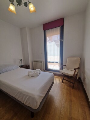 2 bedrooms, bed sheets