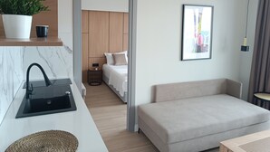 Suite estudio junior | Zona de estar | Televisión LED de 32 pulgadas con canales digitales