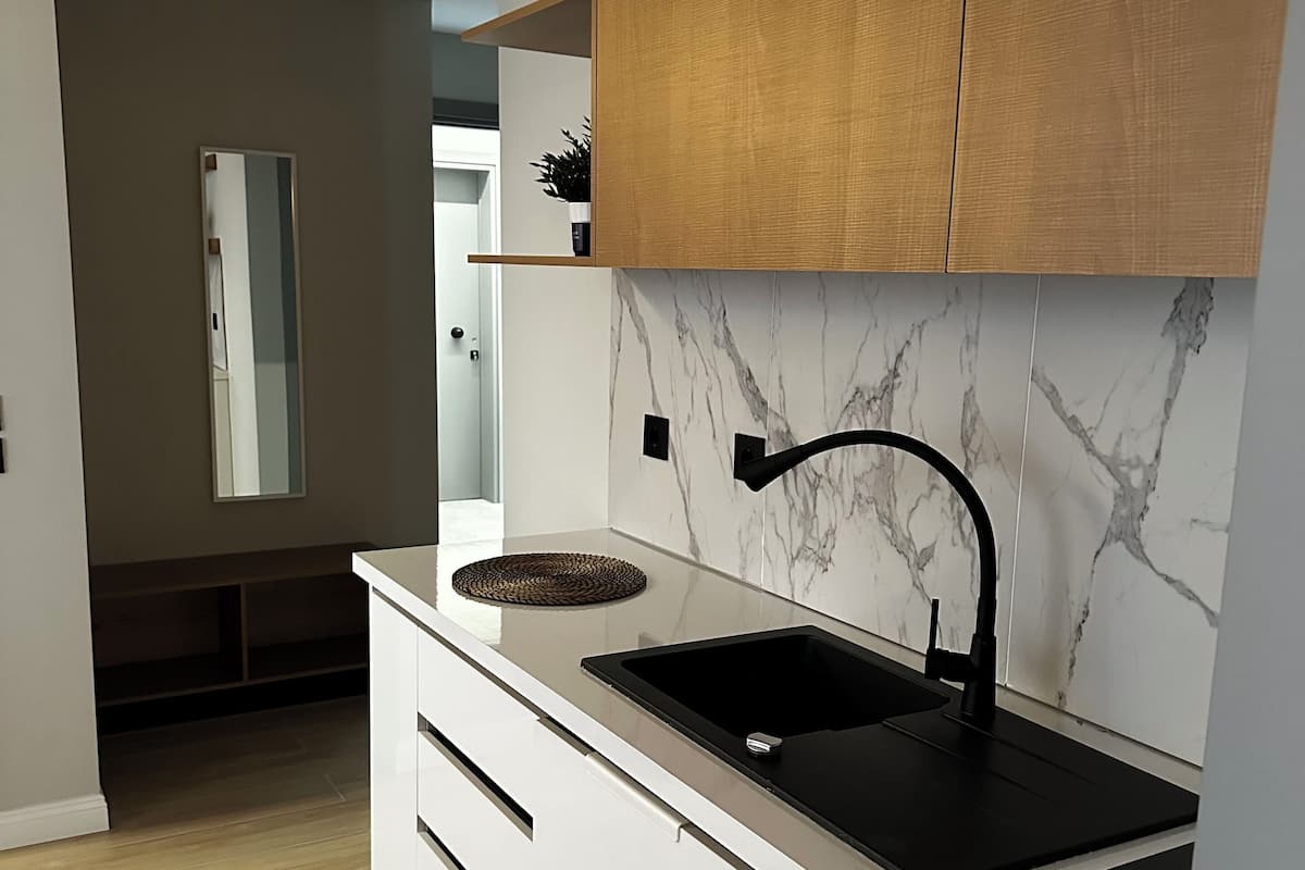 Deluxe Apartment, 1 Bedroom, Kitchen, Sea View | Living area