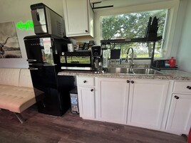 Full-size fridge, microwave, stovetop, coffee/tea maker