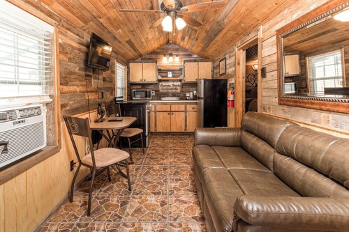 Quaint and Charming Cabin in Bandera - Cypress Trails Guesthouse