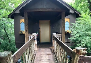 Property grounds - Abbey Chateau Treehouse #10 / Oak Crest (Eureka Springs)