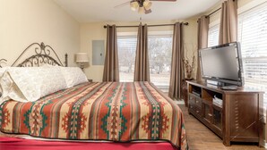 Unclassified image, 3 of 14, button - Miss Cathy's Guesthouse - Downtown Bandera (Bandera)