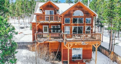 Large Mountain Cabin → Black Hawk -> Amazing Views