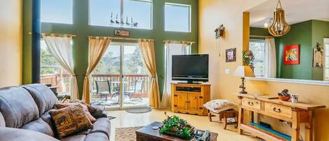 Smart TV, fireplace, DVD player