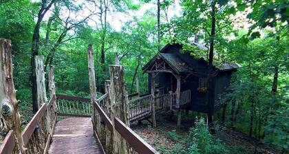 Winery Chateau Treehouse #12/ Oak Crest