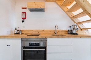 Køleskab, ovn, kogeplade, opvaskemaskine