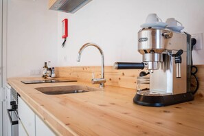 Fridge, oven, stovetop, dishwasher