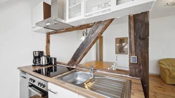 Fridge, dishwasher, coffee/tea maker