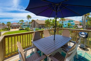 Outdoor dining - Sun Dancer #11 (South Padre Island)