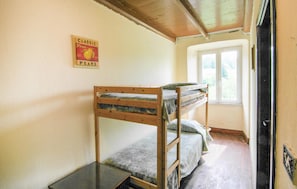 4 bedrooms, iron/ironing board, travel cot, free WiFi