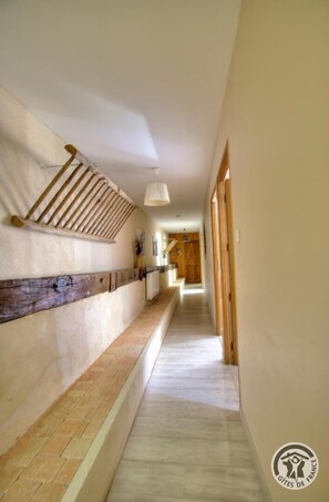 Interior - La Bégude D'amalthée (VERNAY)