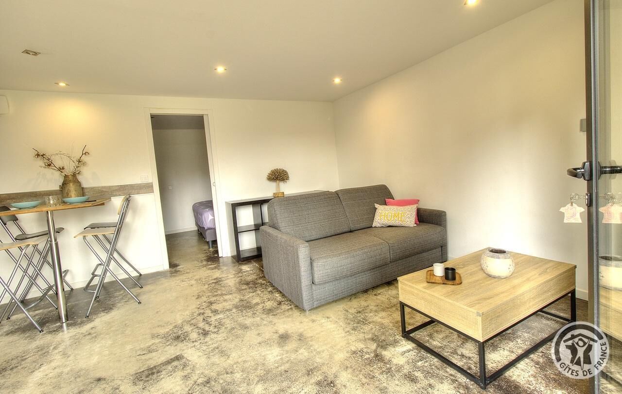 Fernseher, Tischtennisplatte