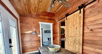 Atwood Lake family home. Pet friendly!