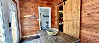 Atwood Lake family home. Pet friendly!