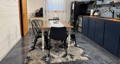 Atwood Lake family home. Pet friendly!