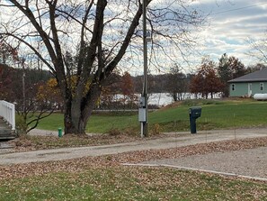 A residential area with a house, a mailbox, and a tree. - Atwood Lake family home. Pet friendly! (Dellroy)