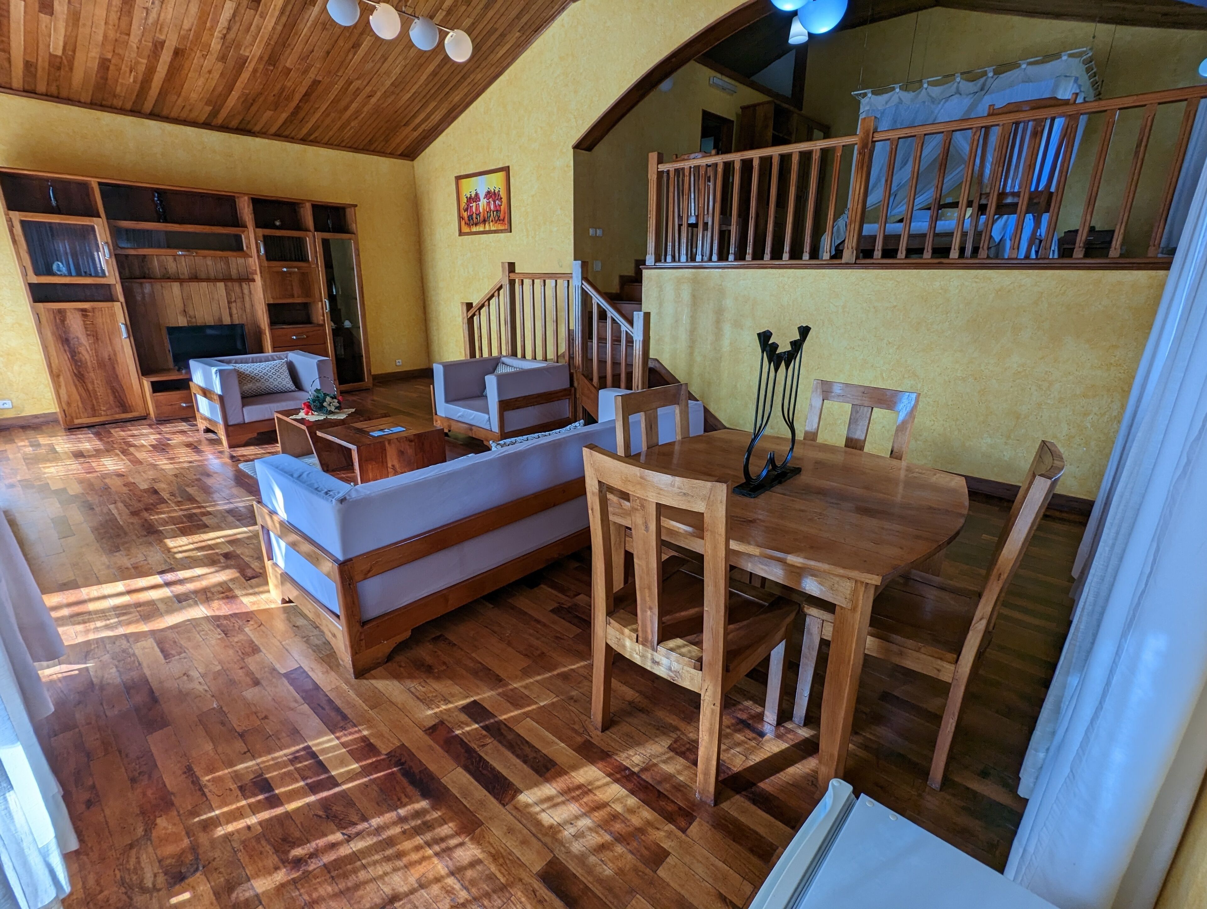 Bungalow Deluxe | Caja de seguridad en la habitación, cortinas blackout y ropa de cama 