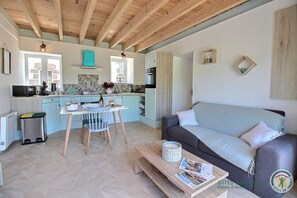 TV, books - De Kergomar - Ploumilliau (PLOUMILLIAU)