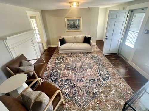 Bungalow in the heart of Greensboro, close to Downtown, restaurants and shops