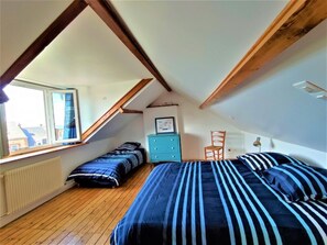 2 bedrooms, travel cot, free WiFi