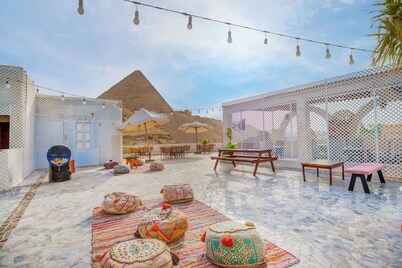 Villa Khufu Pyramids Hotel