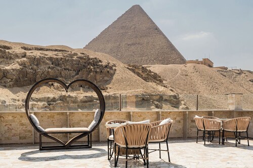 Villa Khufu Pyramids Hotel