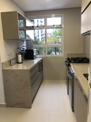 Fridge, microwave, oven, stovetop