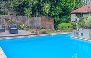 A heated pool - Awesome home in Herry with heated swimming pool (Herry)