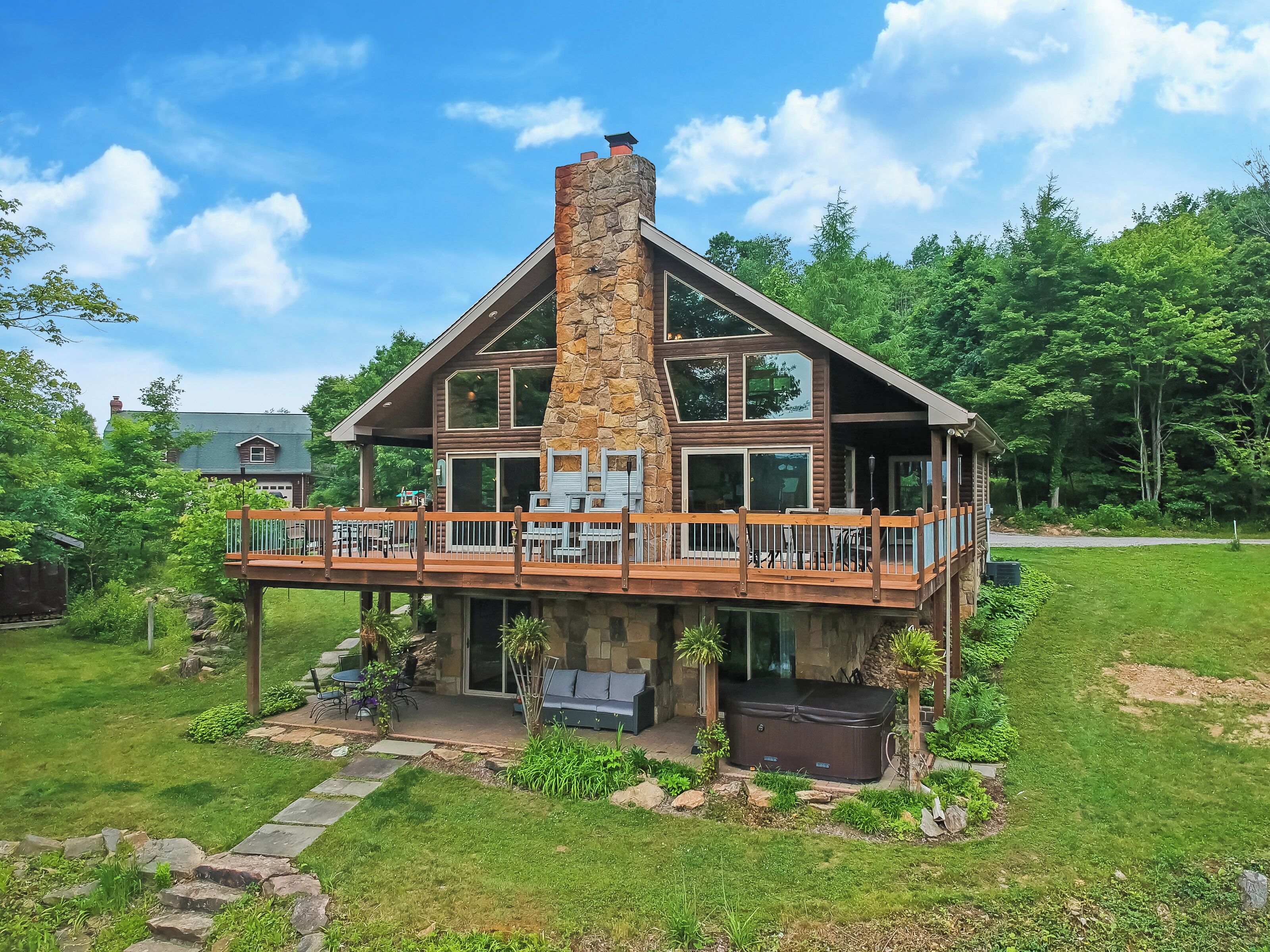 Cozy cabin retreat  with private lake 