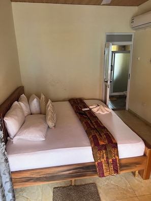 1 chambre, literie hypoallergénique, ameublement personnalisé, bureau