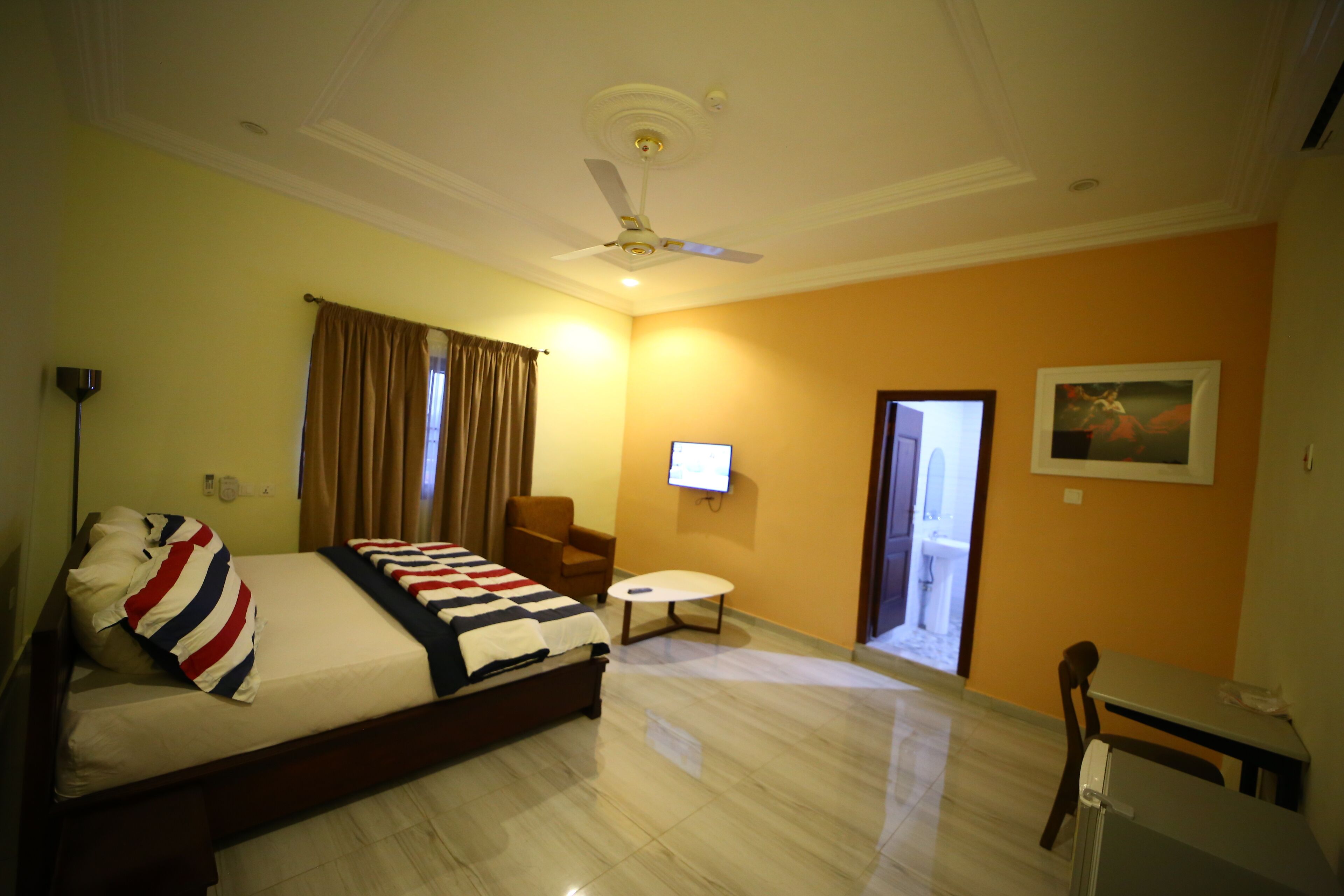 1 dormitorio, ropa de cama hipoalergénica, mobiliario individual