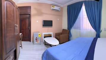 1 bedroom, hypo-allergenic bedding, individually furnished, desk