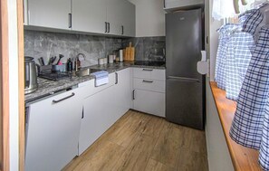 Refrigerador, placa de cocina, lavavajillas, cafetera/tetera