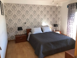 4 dormitorios, tabla de planchar con plancha, wifi gratis y ropa de cama