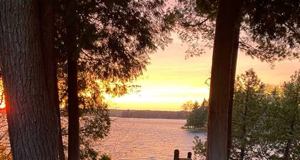 Secluded Waterfront Cabin - Standing Stone Camp