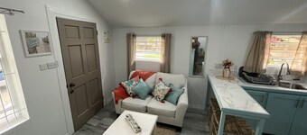 Comfy Caribbean Cottage only a stone’s throw away from beach