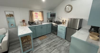 Cozy Caribbean Cottage only a stone’s throw away from beach!
