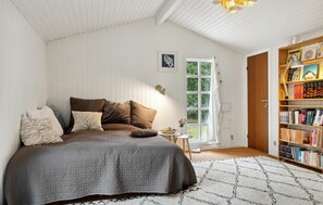 3 bedrooms, travel crib, free WiFi - Stunning home in Fårevejle with WiFi (Fårevejle)