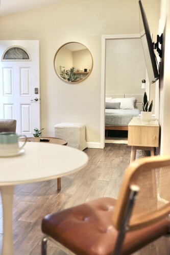 Casita Mar -Cozy, Bright and Private 10 mins to downtown