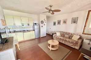 TV, fireplace - Superior two-room apartment with 4 beds (40 m2) with living-dining room and double sofa bed or two separate sofa beds or 2 built-in beds, double bedroom.The apartments have an outdoor space (balcony if on the first floor and terrace if on the ground floo (Olbia)