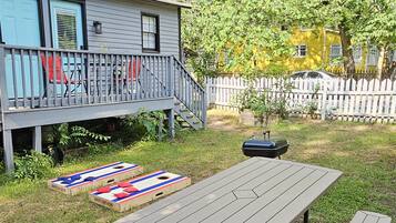 Cabbagetown, Free Wi-fi, Parking, 6 beds, Beltline | Terrace/patio