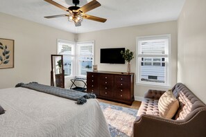 6 bedrooms, in-room safe, desk, iron/ironing board