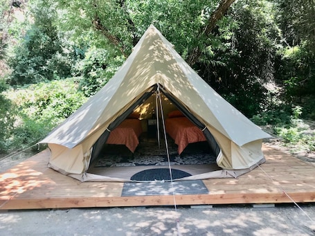 Property grounds. Sequoia Jewel -16 Foot Bell Tent with double beds. 4.5 to Sequoia National Park.